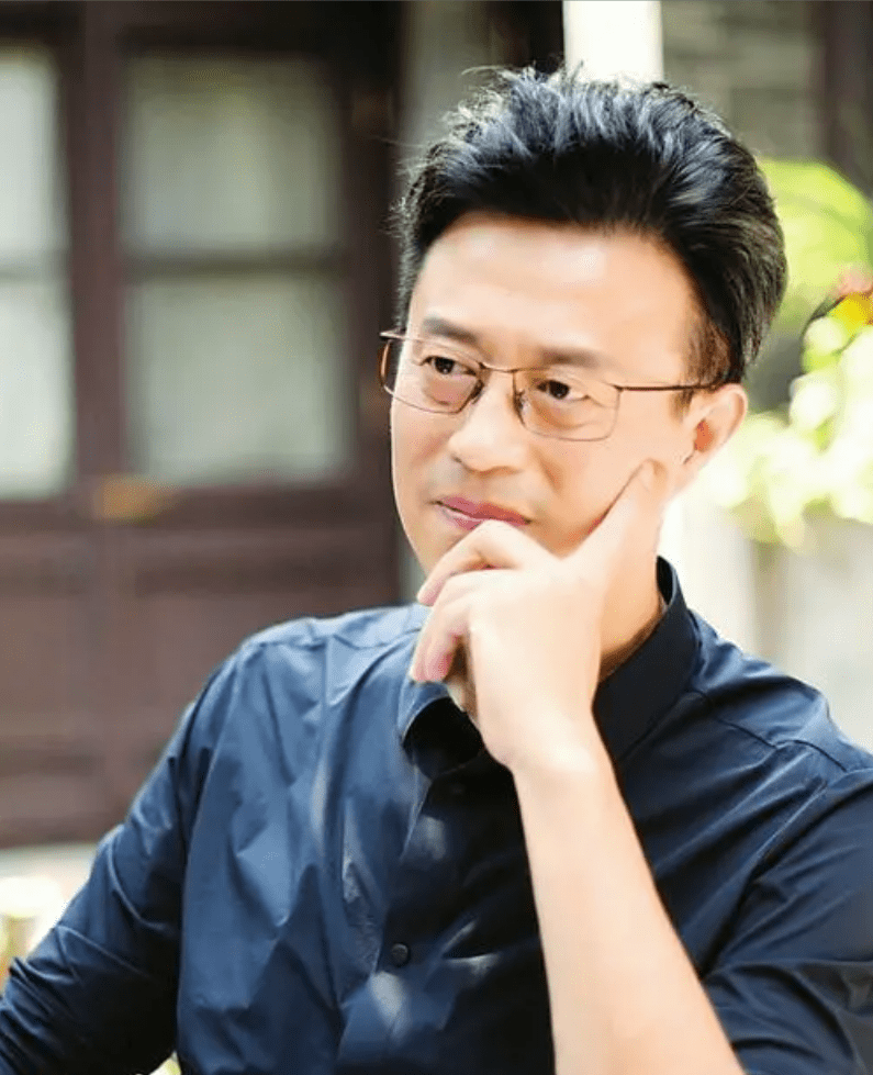 主持人白燕升:结婚9个月妻子不幸瘫痪,他不离不弃,今儿女双全_戏曲
