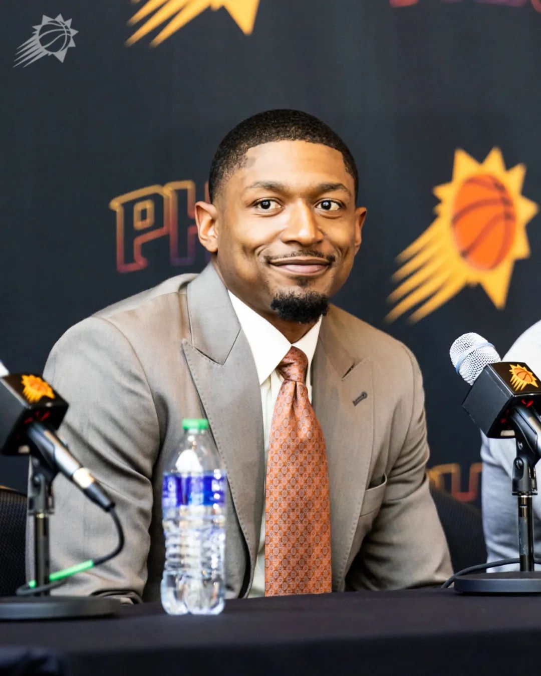 比尔的能力大家都知道,根本配不上5000万美元的年薪!