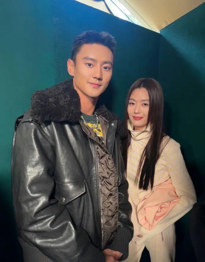 蔡依林还和少女时代的几位成员同框↓时装周,对于橘花这样热爱玩乐的