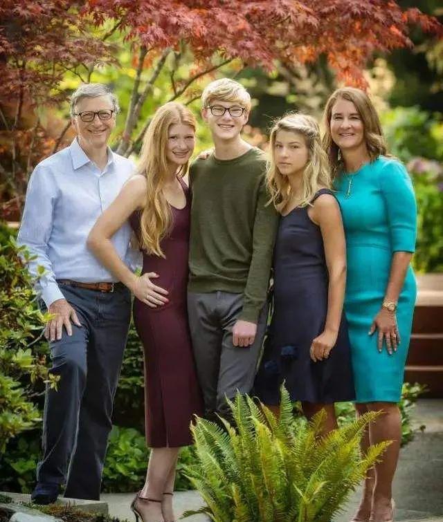 比尔盖茨和相伴27年妻子离婚,8000亿财产待分割,背后有何隐情_梅琳达