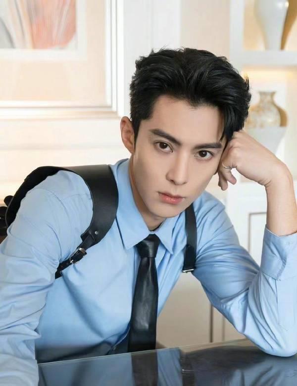 王鹤棣毕业于西南航空学院.