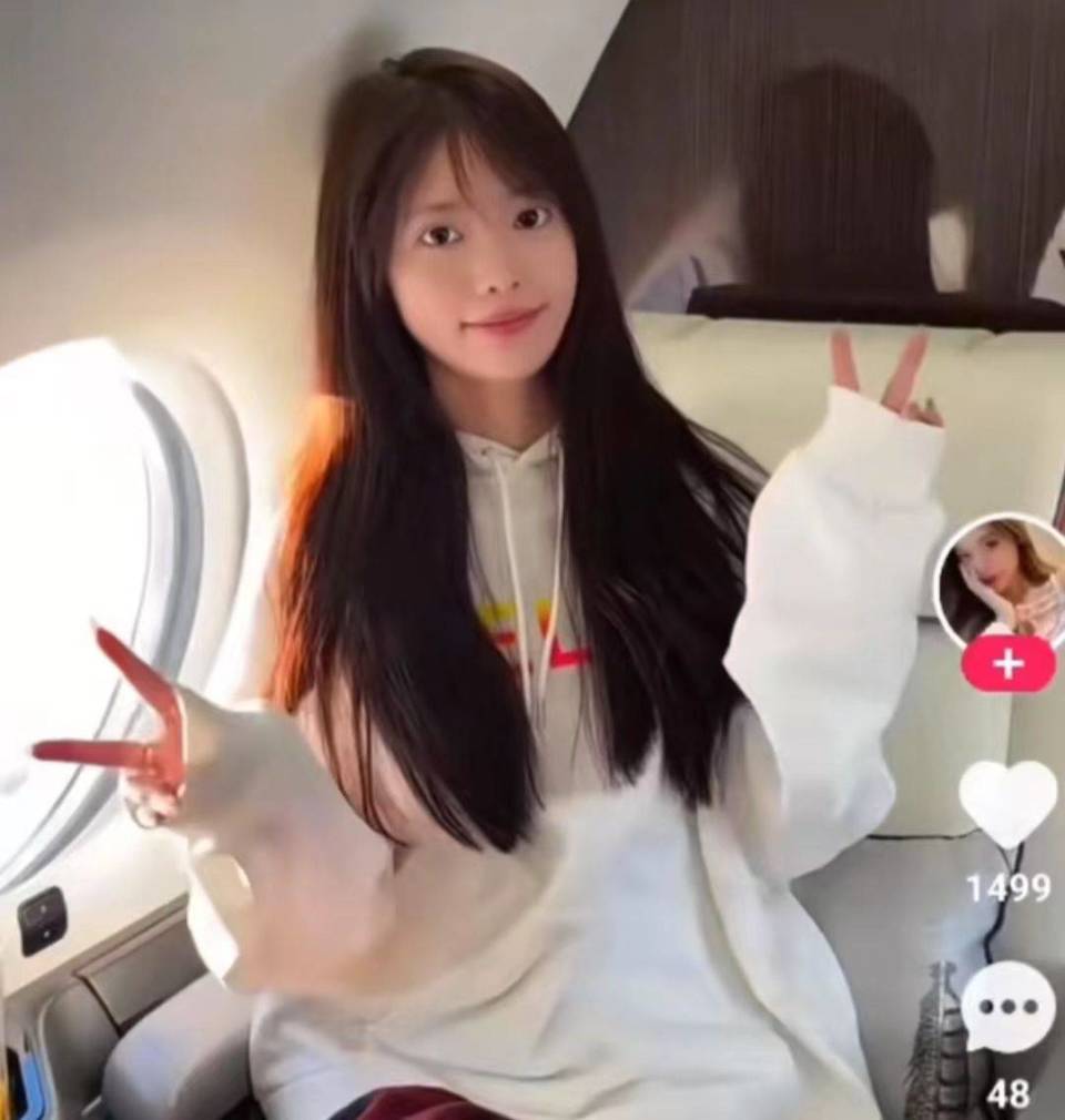 王思聪太古里炫十万球鞋,神秘光腿美女陪伴,旧人焦可然再受关注_两个