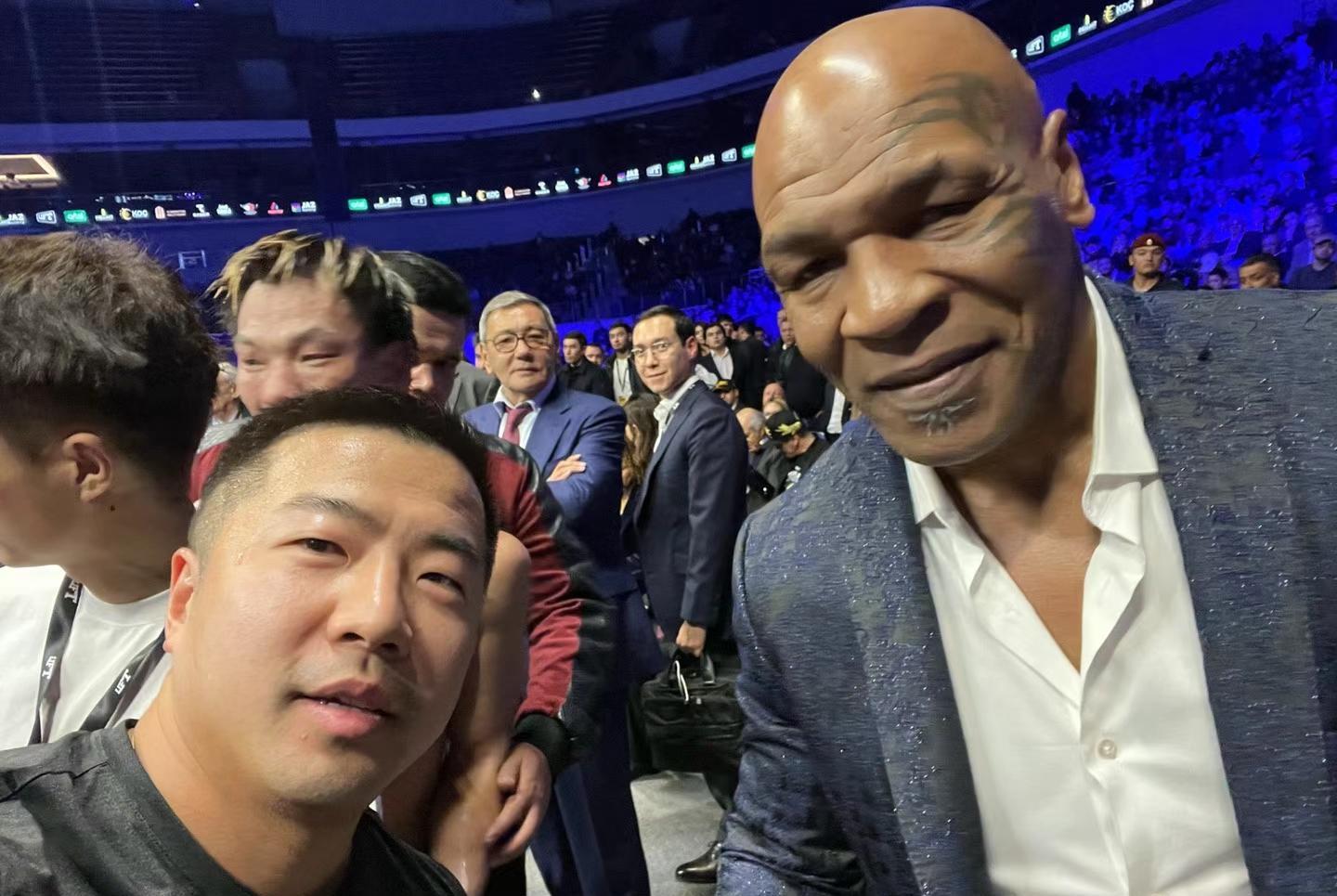 中国拳王金扬城与世界第三战满全场,获泰森霍利菲尔德认可_比赛_拳击