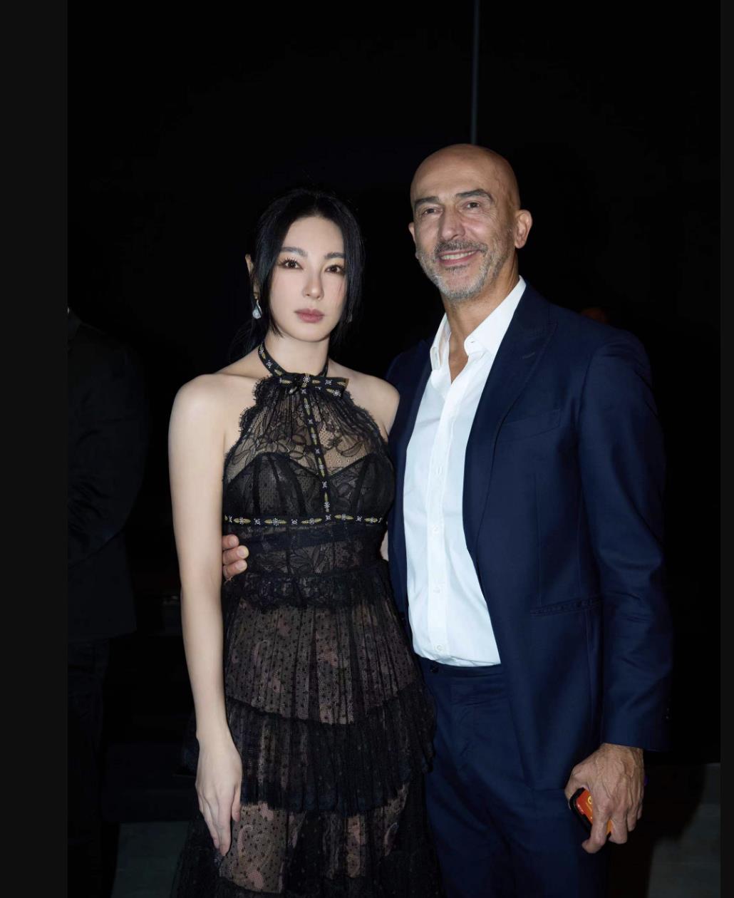 米兰大咖不少:倪妮气场十足,张雨绮真敢穿,但张柏芝这次完胜_红色