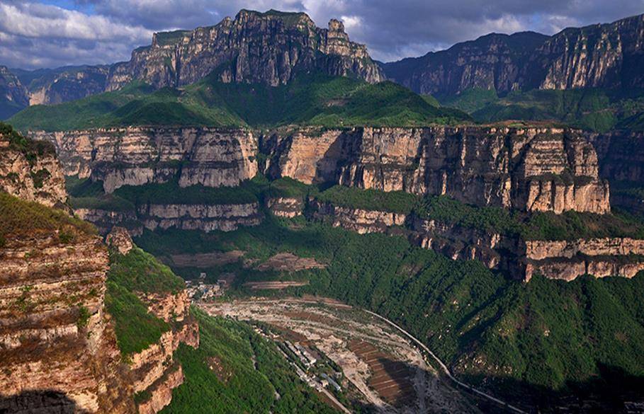 山西有个"不起眼"的景区,近年来却悄然走红,深受外国游客青睐_峡谷