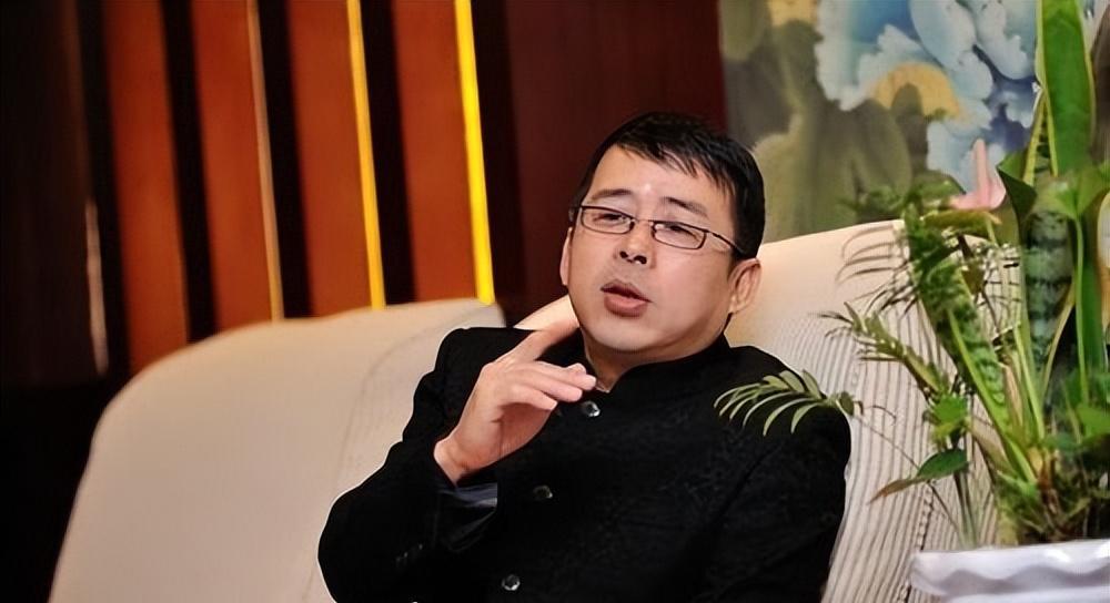 央视主持邹悦:不认为西方媒体刻意丑化中国,被网友骂后发文回怼_疫情