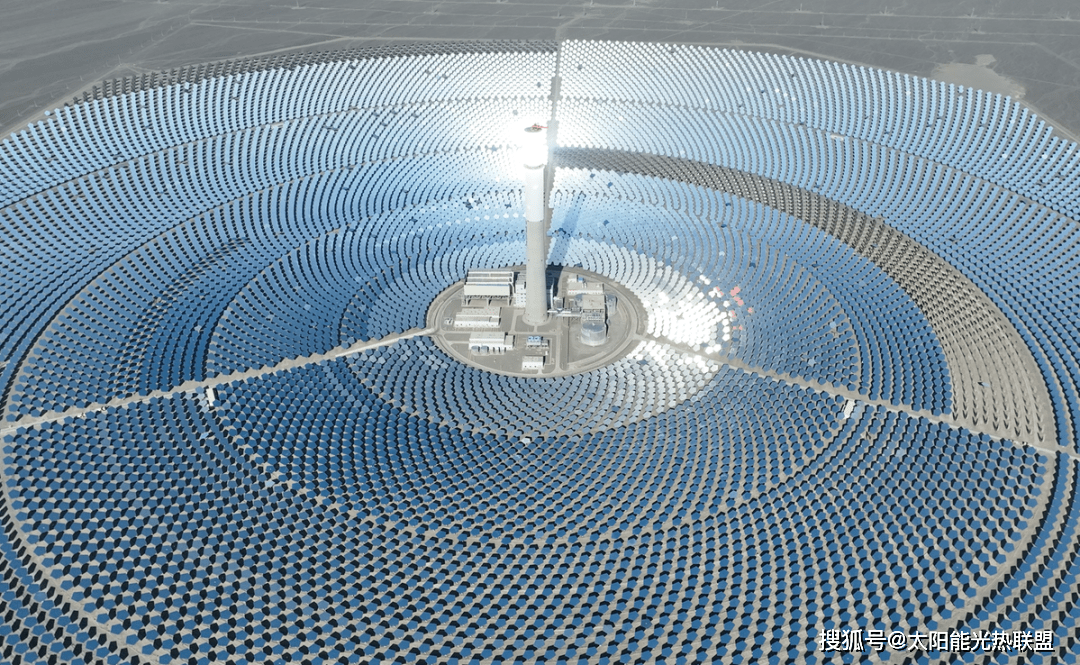 哈密50兆瓦熔盐塔式光热发电站位于新疆哈密市伊吾县