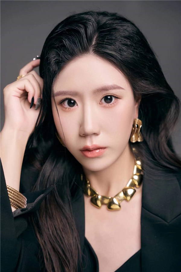 明星冯楚涵,"名门小公主"_父亲_表演_通辽市