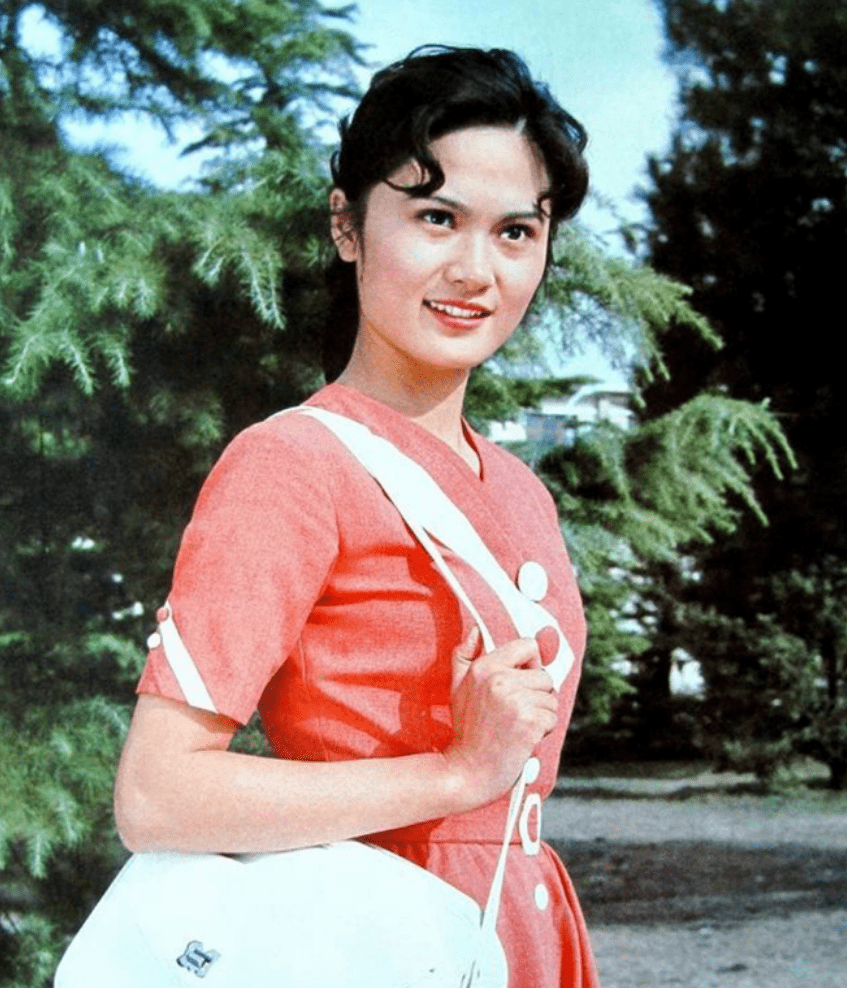 女星韩月乔:80年代红极一时,前夫家世显赫,息影后成了知名画家_发展