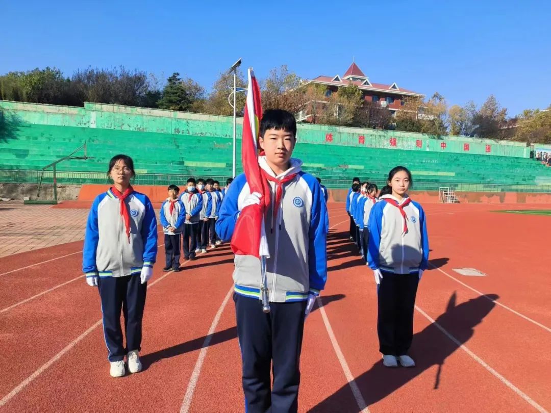 树文明礼仪形象,展校园青春风采——青岛市城阳十一中升旗仪式