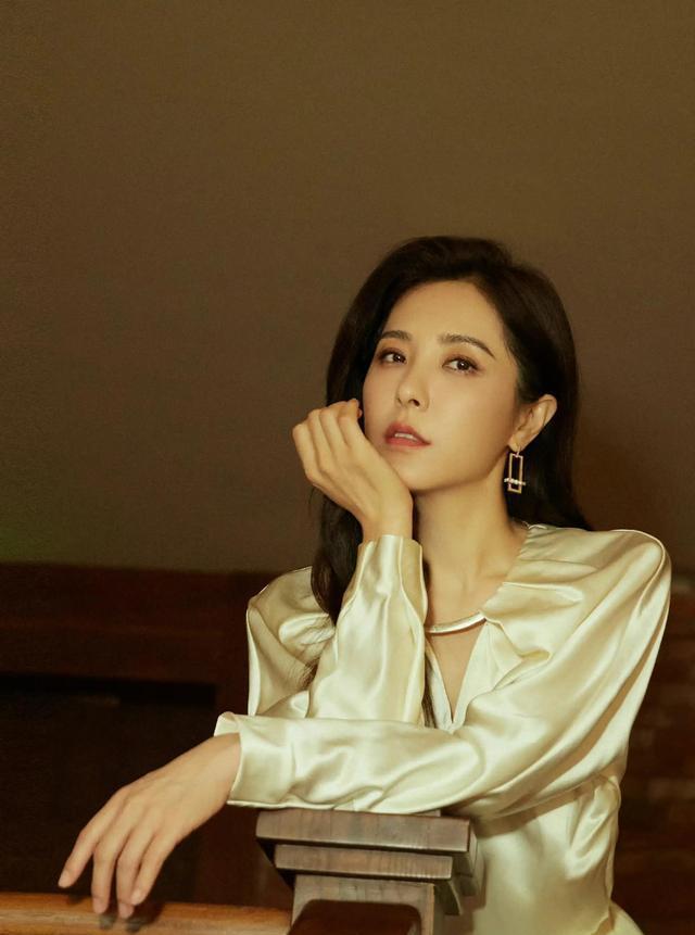 47岁曾黎为事业熬夜工作!