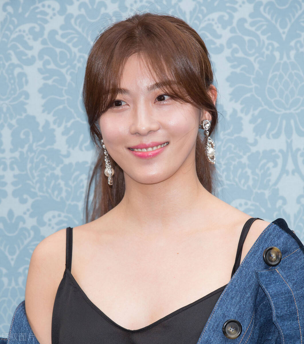 45岁河智苑,饱满性感的演技派_魅力_观众_成为了