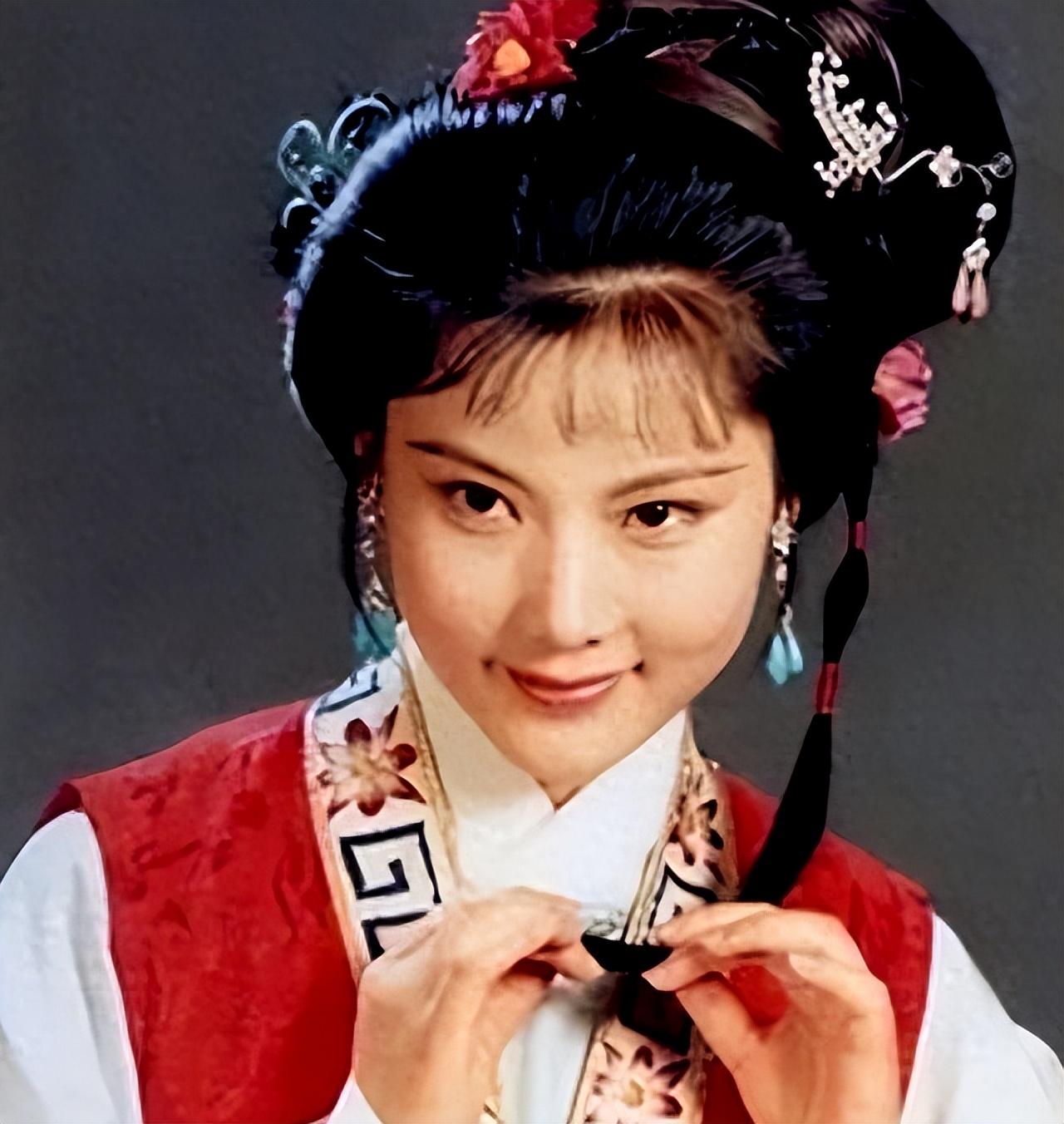 看看何赛飞年轻时候的容貌,就知道为何都说好看了_杨楠_父亲_演艺