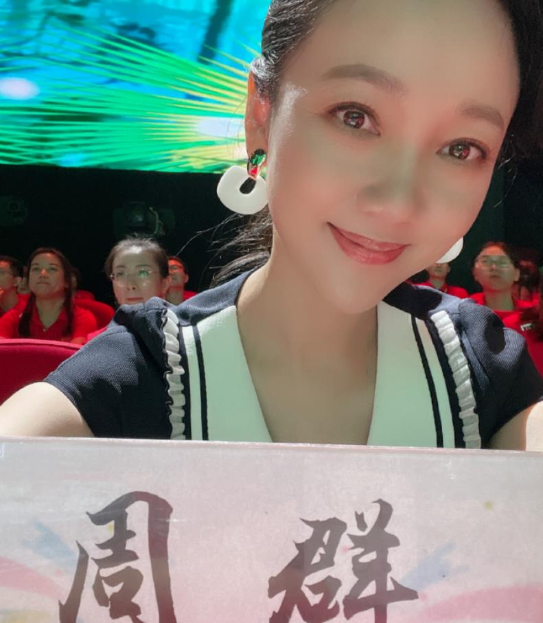 他早年曾通过给郭德纲机会来"帮助"郭德纲的关系.