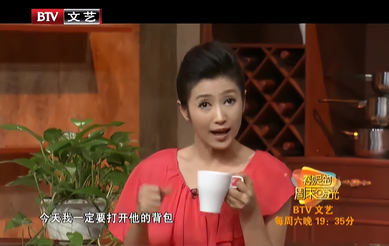 除了回忆韩红,成龙之外,徐春妮此次也现场讲述了其他剧照,看得出来,这