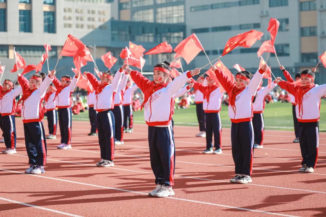 "舞龙"少年闪亮入场!江宁区这所学校运动会开幕式活力全开!