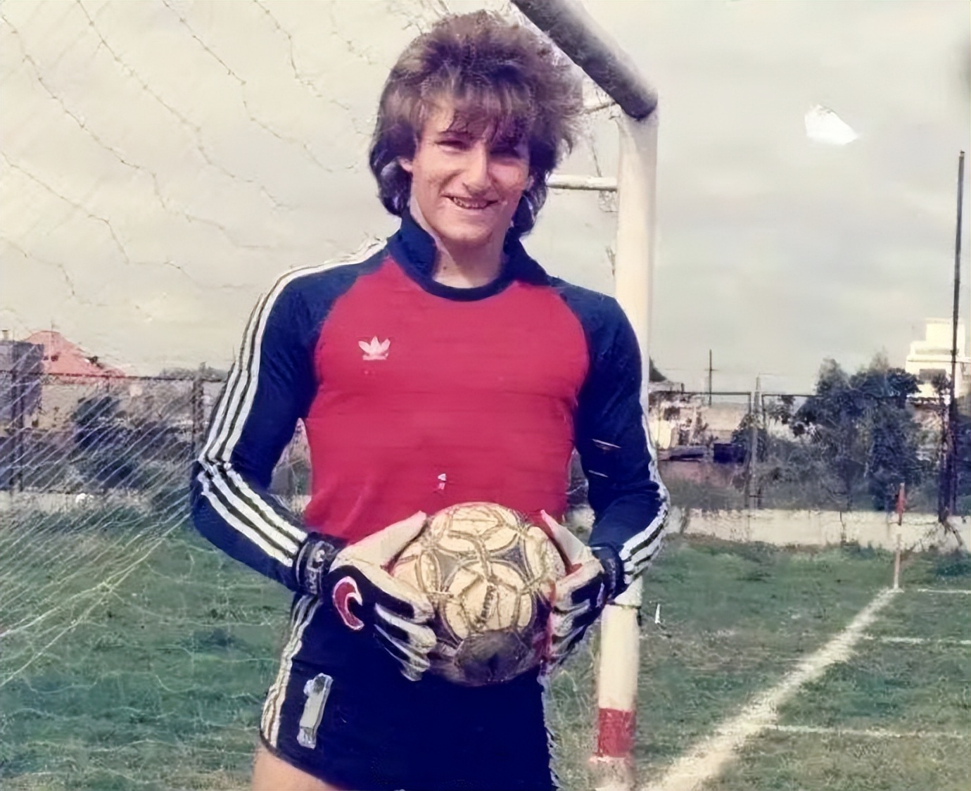 阿根廷不信眼泪,信反华的米莱,"阿根廷川普"能带国家跳出坑?