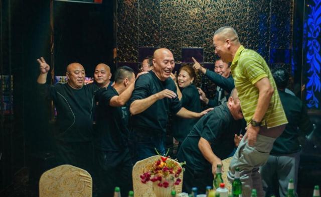 缅北诈哥大佬生日多人捧场,莺歌燕舞转头空,录制生日视频悔泪洒_时候