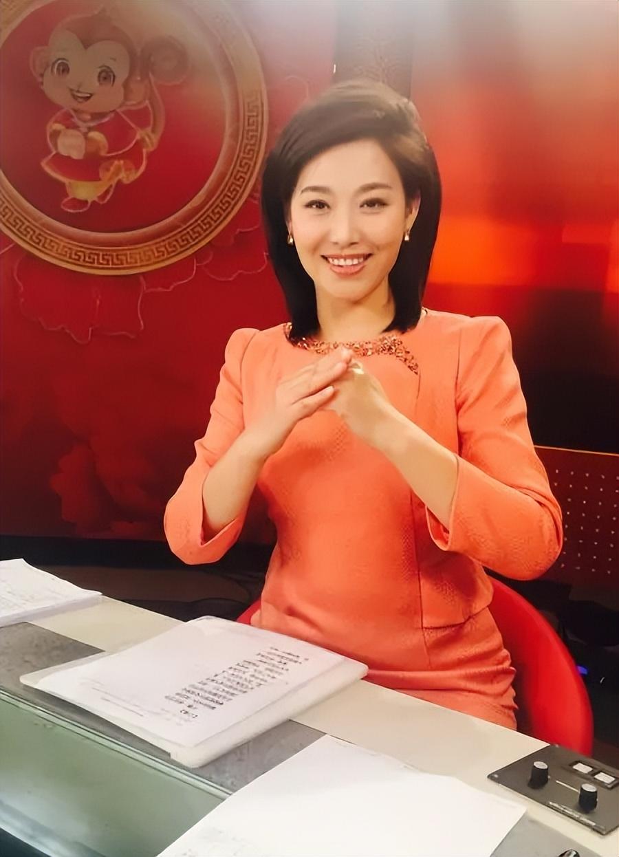 《新闻联播》美女主播郑丽:37岁做妈妈,钟爱家乡黑龙江
