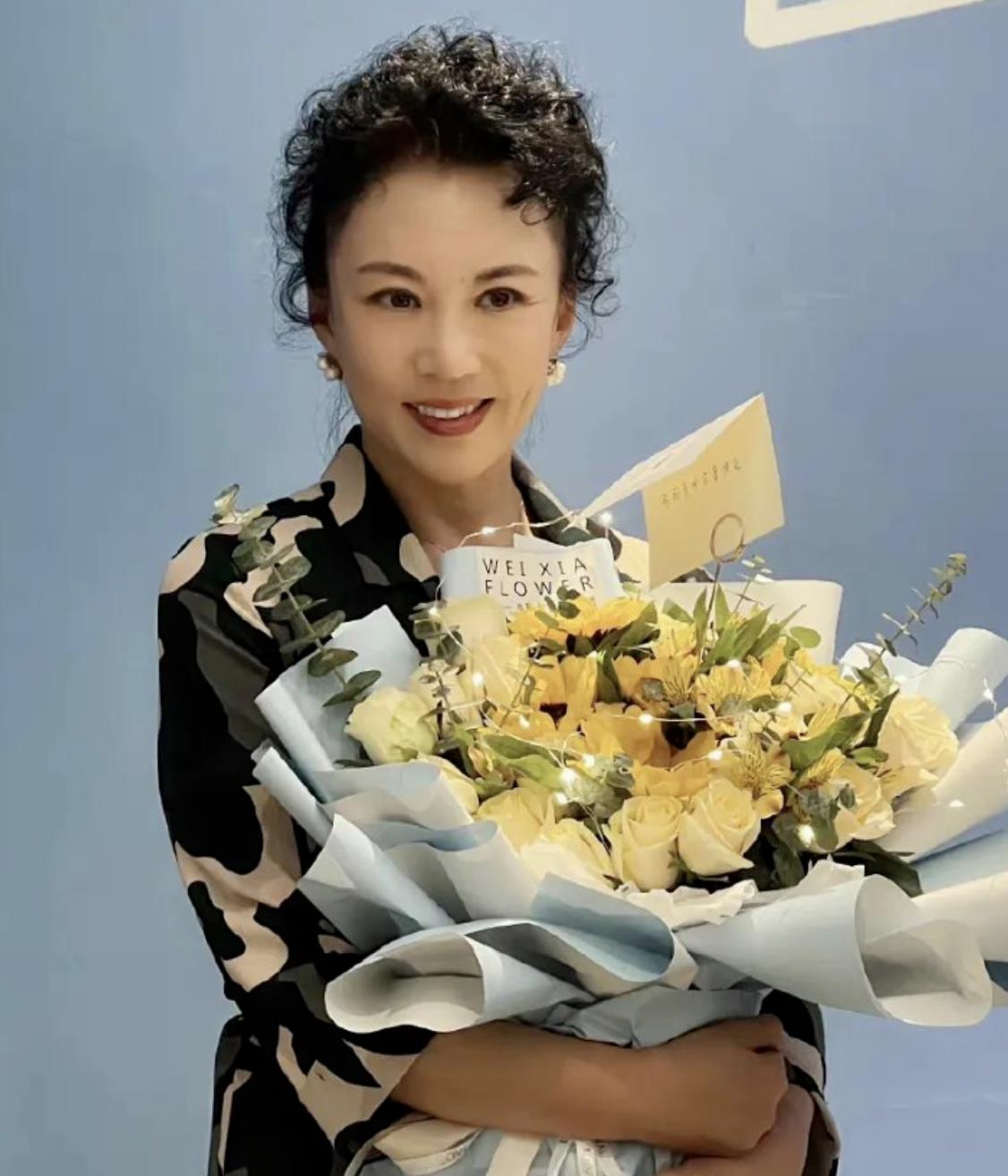 演员马丽:国家一级演员,被丈夫宠爱31年,戏红人不红也幸福_母亲_北京