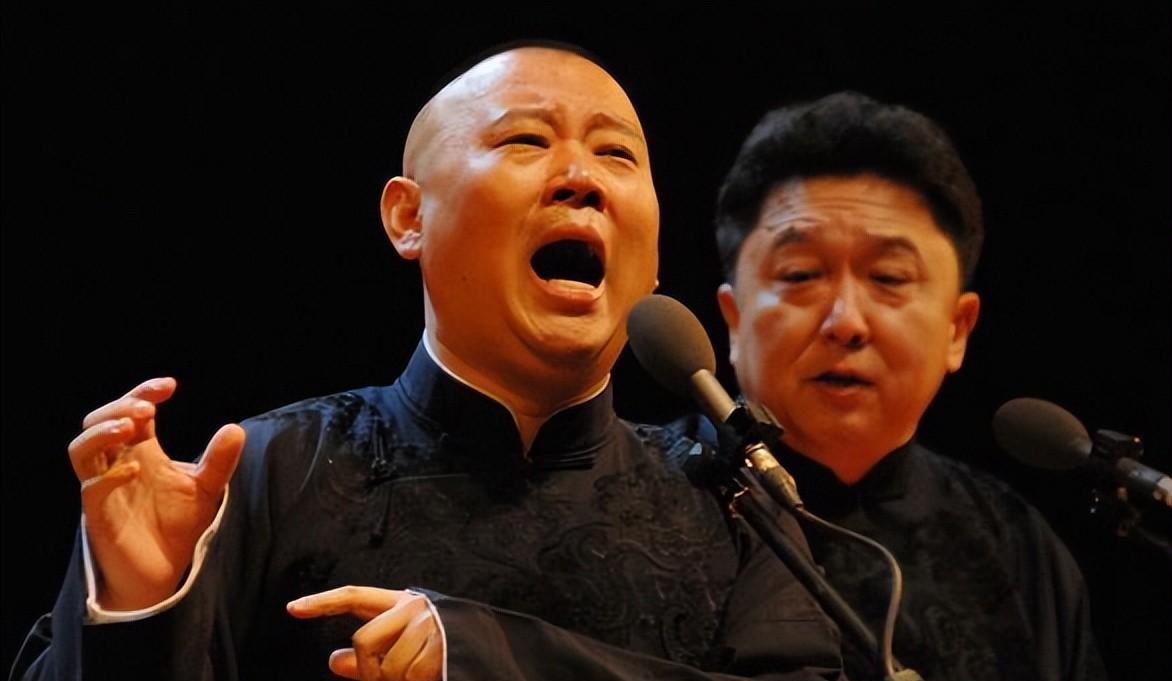 她是著名美女主持人,嫁给神秘老公生下三个孩子,50岁宛如少女_周群