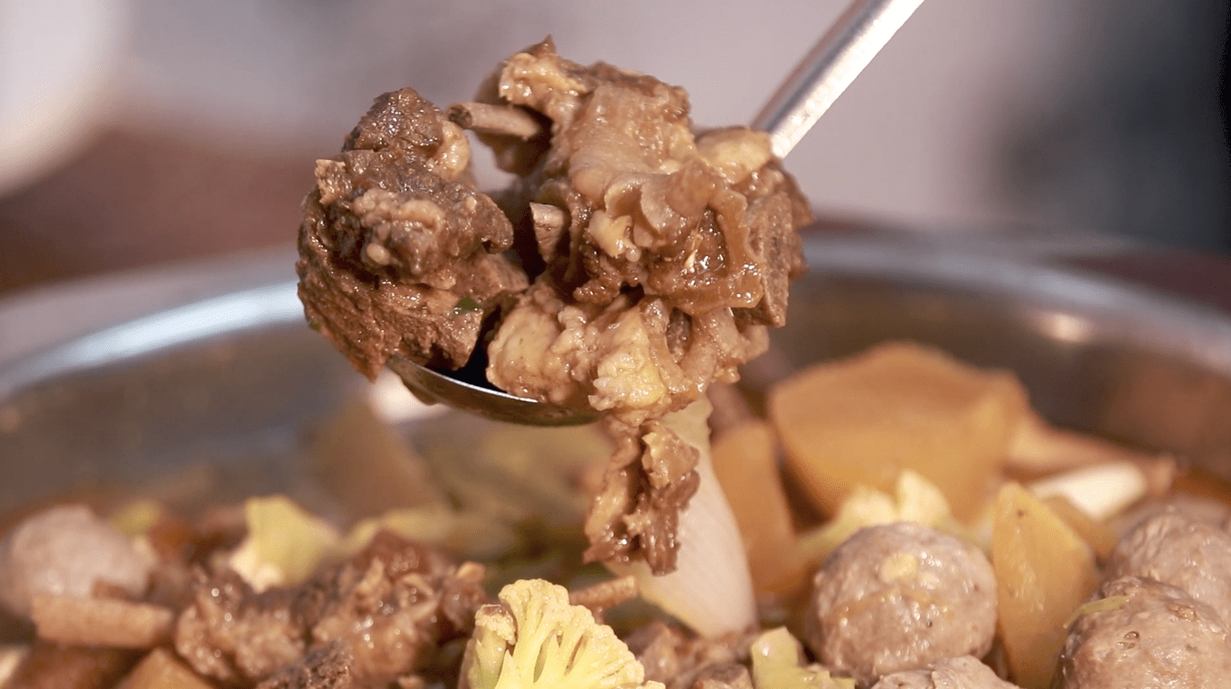 《今日岭南》走进揭阳市炮台首家牛骨馆|闻香知骨味,汤火见真功_牛