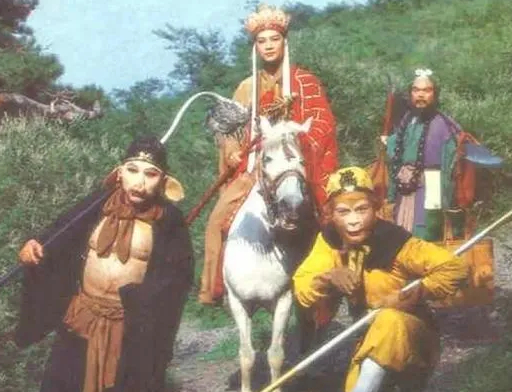 20年前的老片被顶上热搜，炸死功勋犬，导演还被夸“善良”？ 
