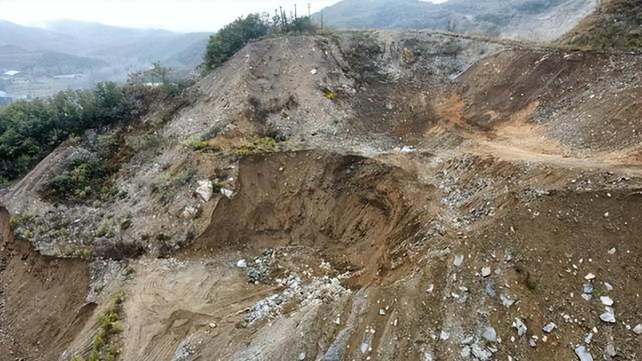 河南魯山縣一礦山生態修復後再遭破壞,企業曾多次被