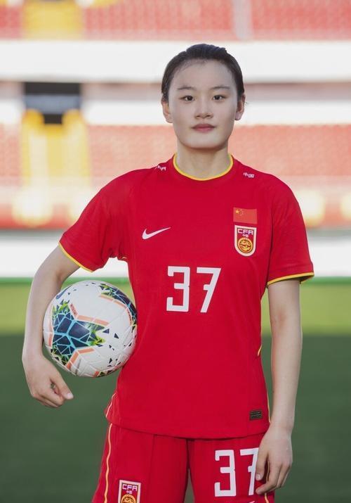 女足新帅上任全面换血 3把火"烧跑"4人 提拔3小将 重用唐佳丽_王军