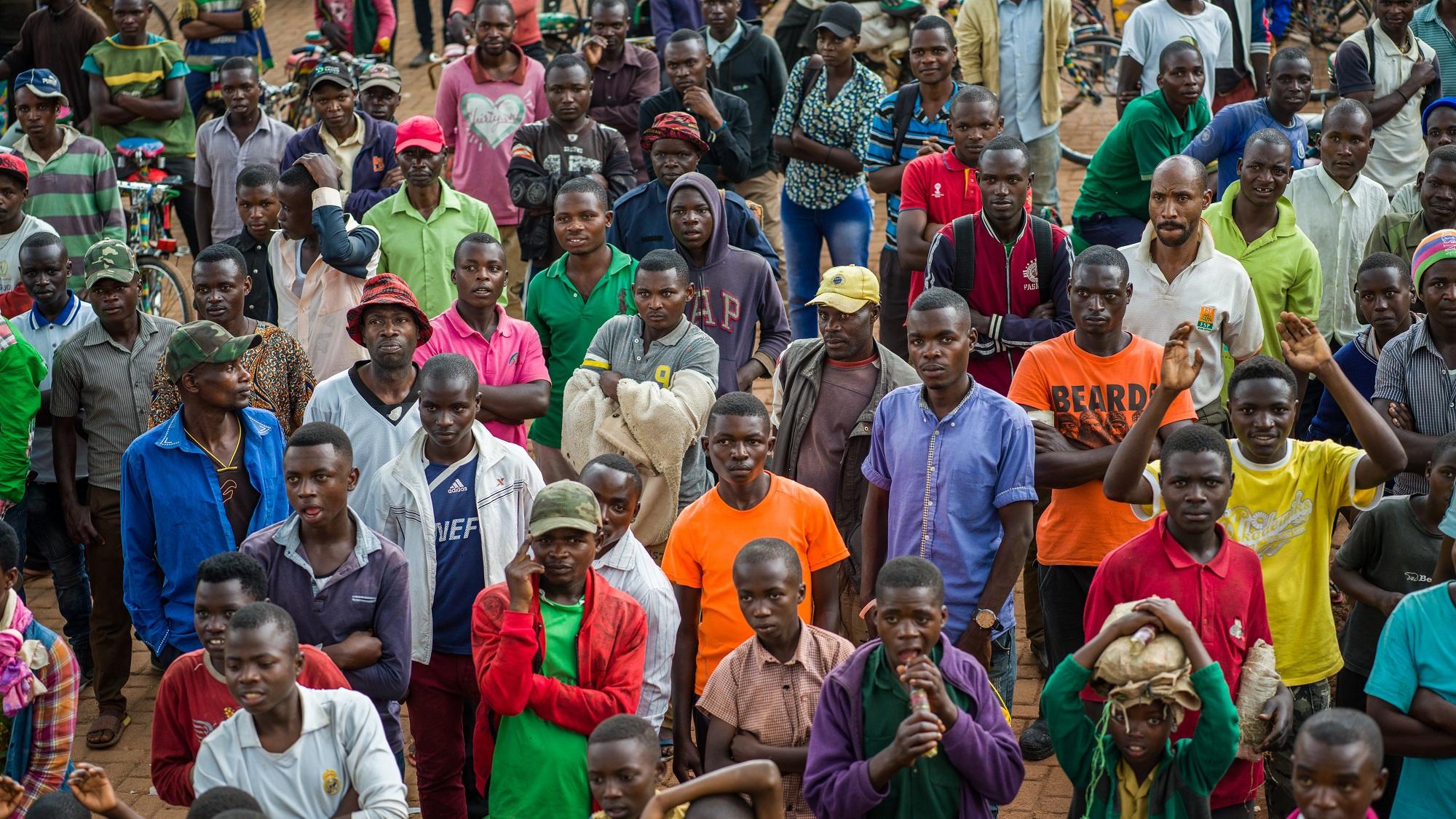 国家稳定了,经济发展了,人民生活条件自然也得到了改善,而且卢旺达