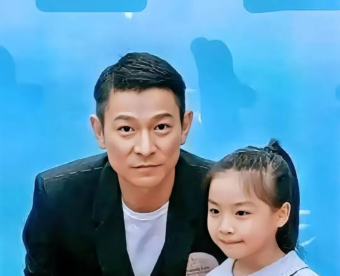 刘德华女儿刘向慧画展受热捧,获得艺术界认可_朱丽倩_父亲_孩子