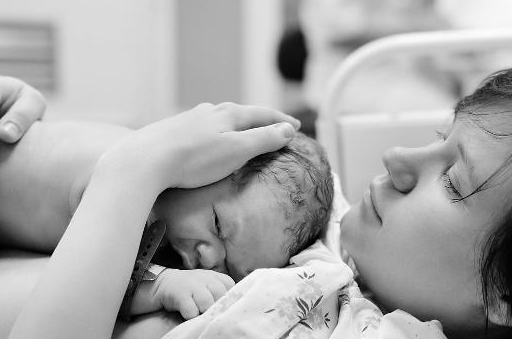 梦回产房,解析梦见自己生孩子后孩子死亡的深层含义 梦回产房,解析梦见自己生孩子后孩子死亡的深层含义