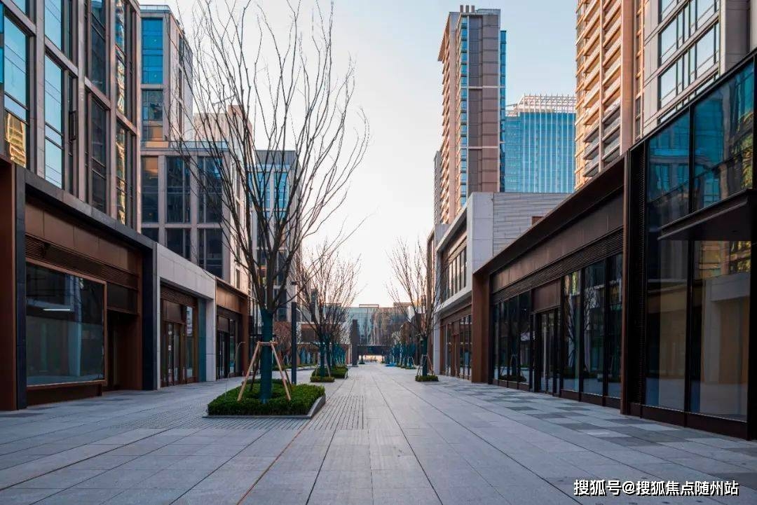 亚奥城实景图亚奥城的商业突破传统的封闭空间,以"街