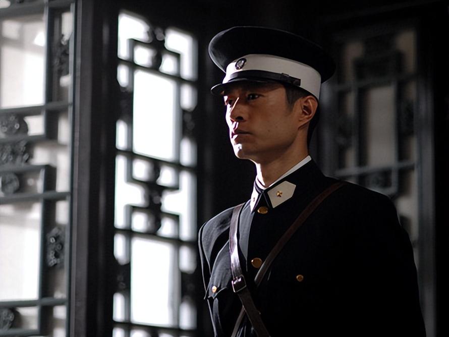 谭凯:51岁仍未婚,有北京户口,却为母亲定居青岛,他没后悔过_绘画_演艺