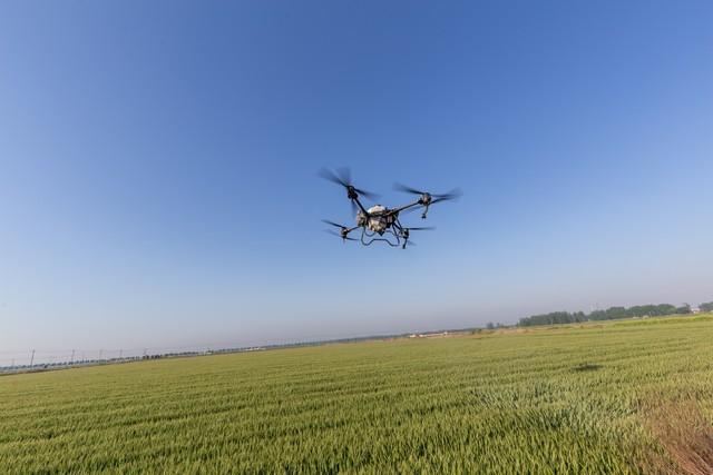 覆盖"农林牧渔"多场景作业,大疆发布两款植保无人机!_载重_建议_售价