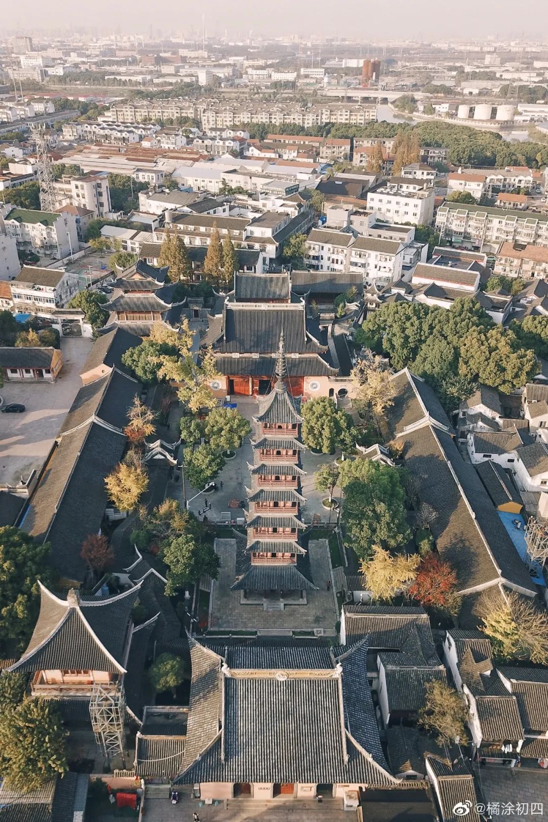 秦峰塔秦峰塔建於北宋大中祥符元年(公元1008年),最初因緊臨秦柱山得