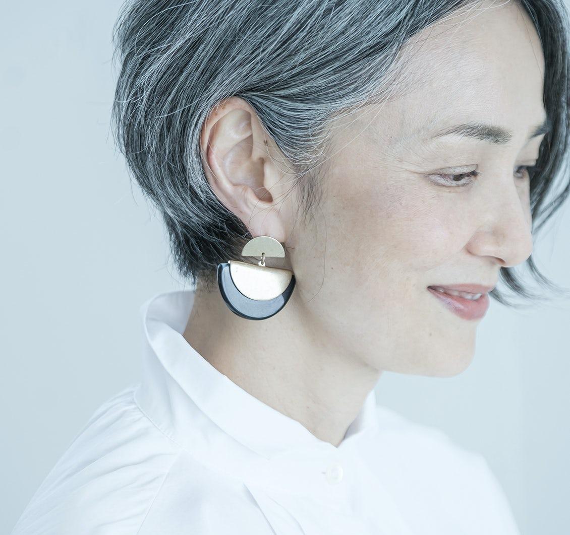 这位美女奶奶"私服"穿搭被曝光:白发不染,穿衣简单,优雅到老_自然