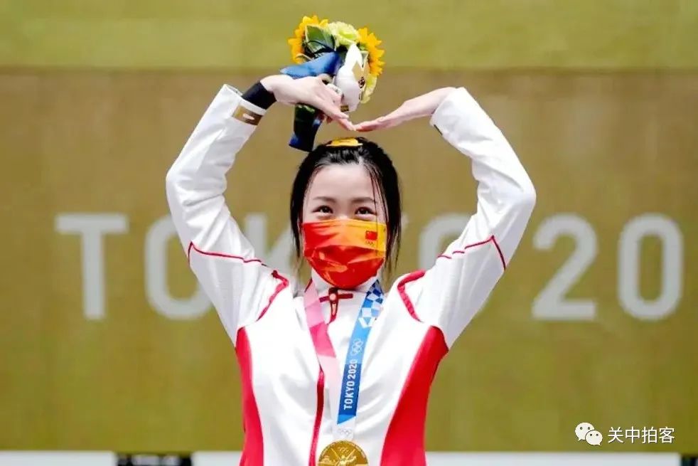 陕西考古博物馆:跟唐代"比心"美女壁画合影_双臂_中国_方式