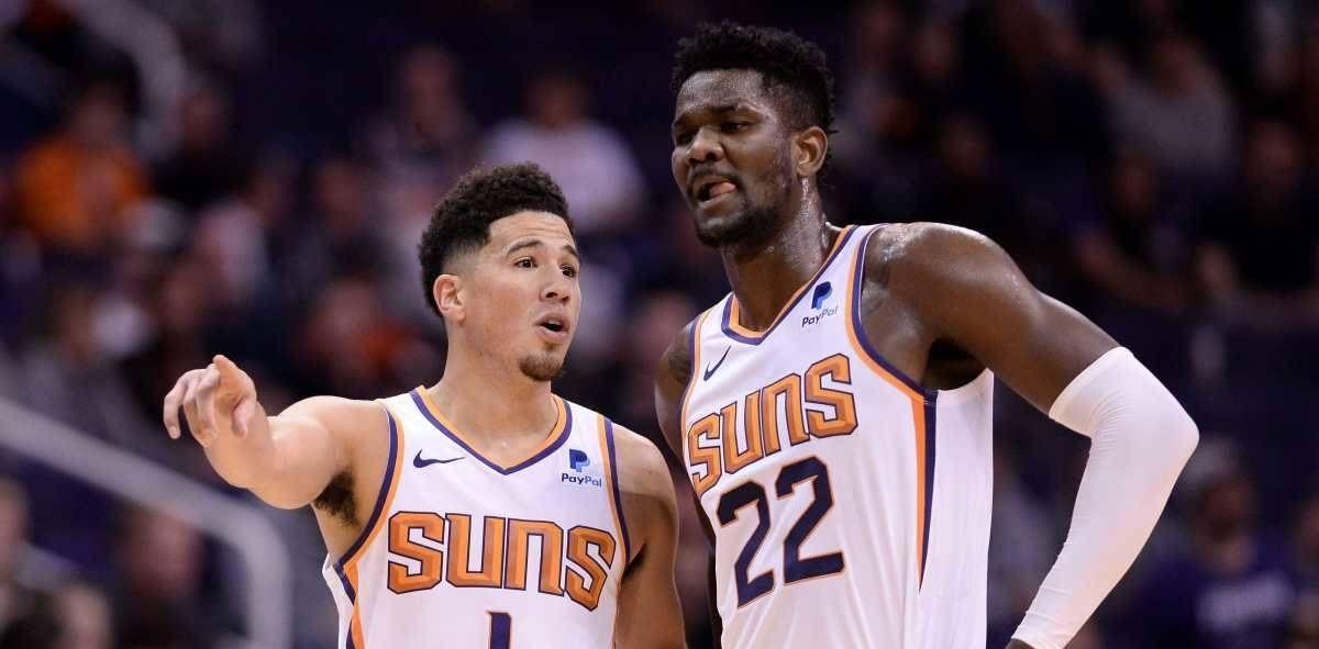 布克采访嘲讽艾顿,霍乐迪回访字母哥一脸尴尬!_同事_1_nba