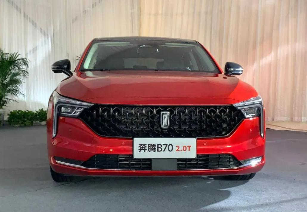 然而,2020年底,第三代奔腾b70正式亮相,焕然一新.