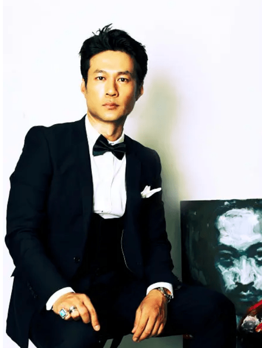 谭凯:51岁仍未婚,有北京户口,却为母亲定居青岛,他没后悔过_绘画_演艺
