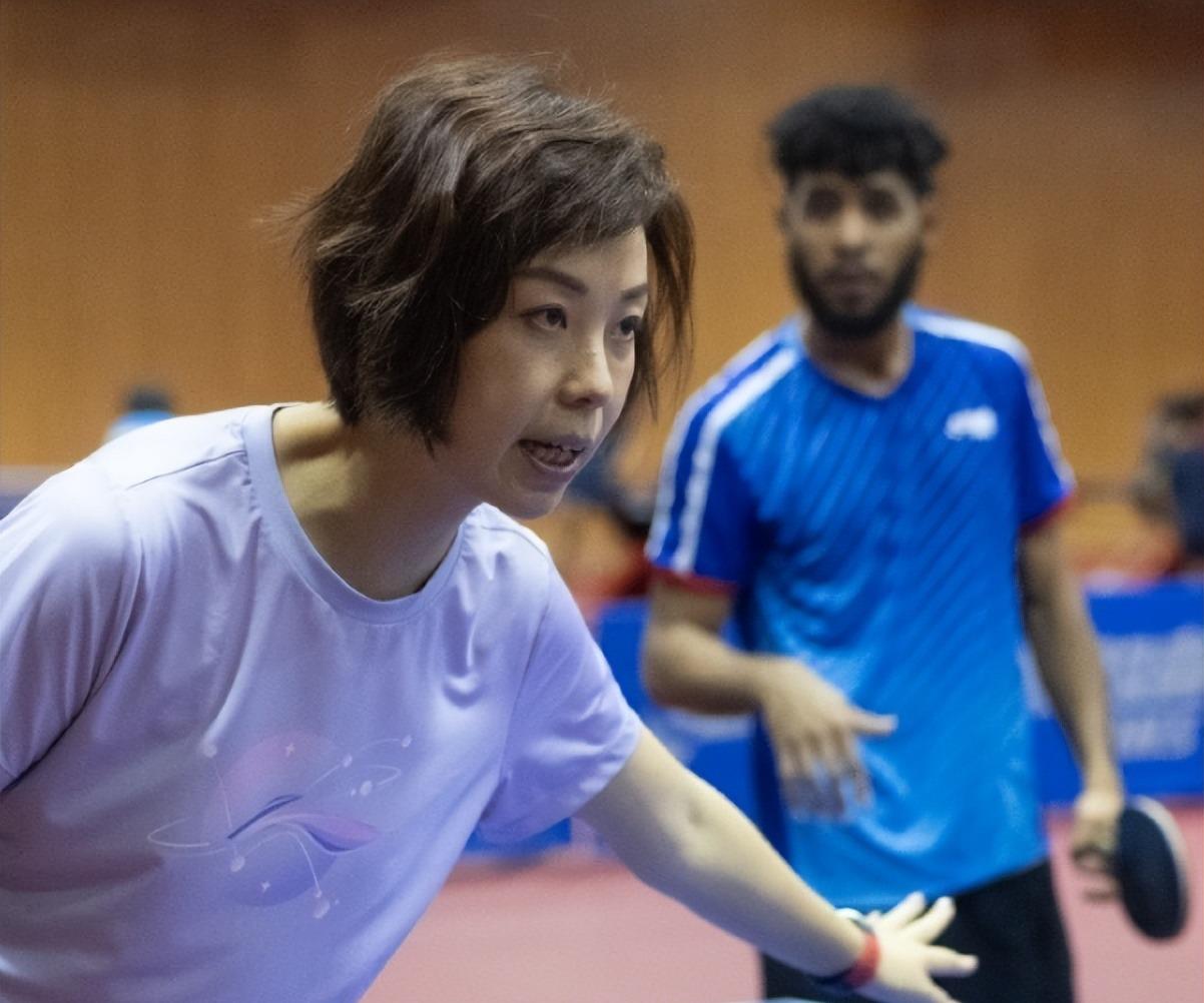 福原爱:我不敢看他的眼睛_张怡宁_乒乓球_训练