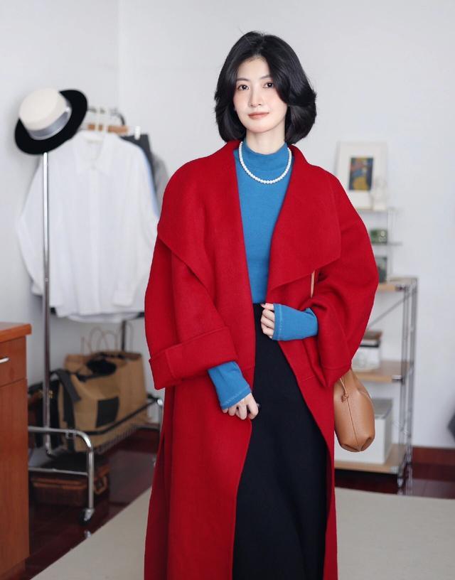 宝蓝色的6个神配色,教你一分钟内升级个人风格!_女性_颜色_穿着