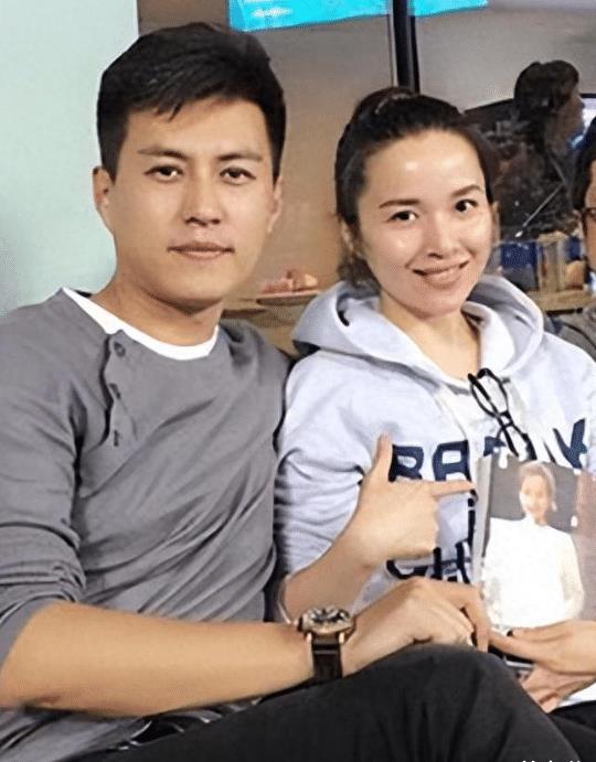 靳东和他老婆图片图片