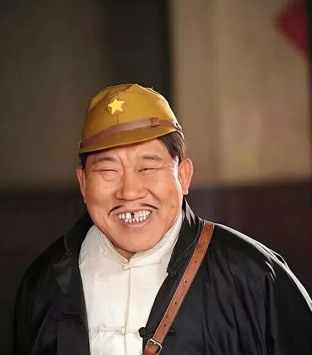 军籍恐开除!央媒点名杜旭东祝福视频,35年兵龄却没有做好榜样