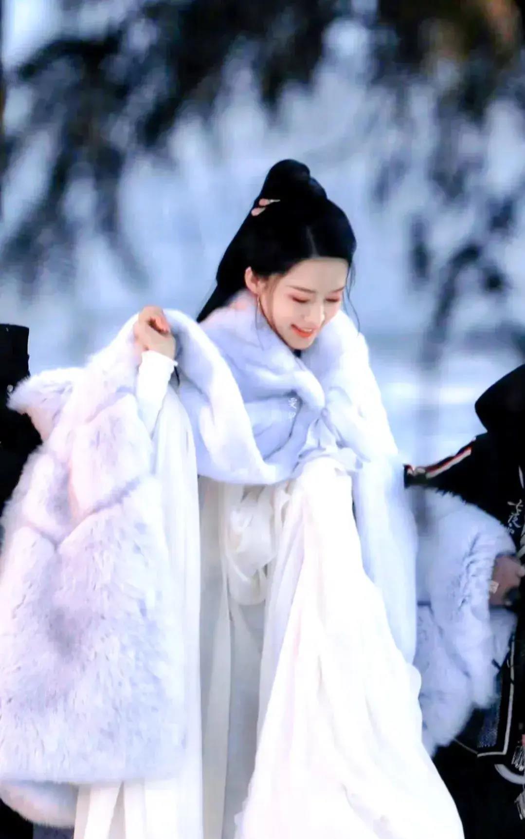 杨紫 陈冠希 李沁 肖战 易烊千玺 杨幂 刘诗诗 吴亦凡 王艳_古装_乔欣