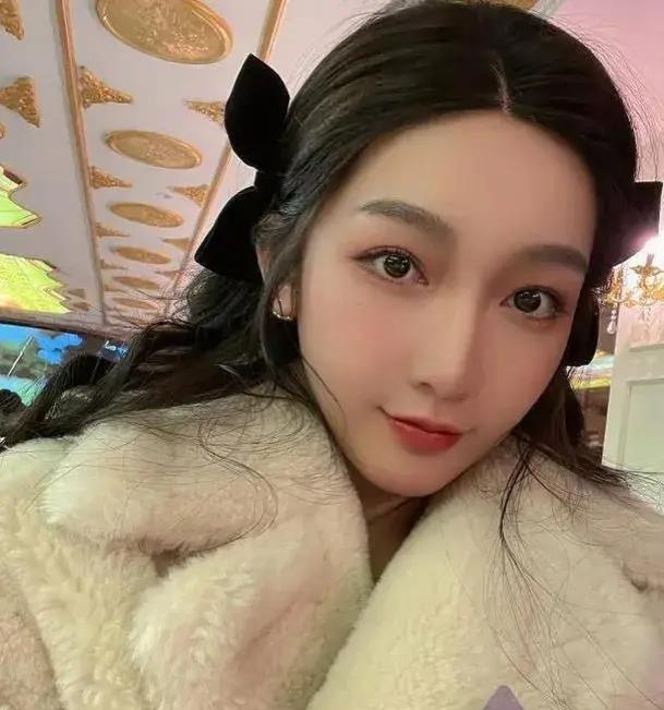 吴亦凡落水事件与最先爆料的女主角杜美珠有着千丝万缕的联系.