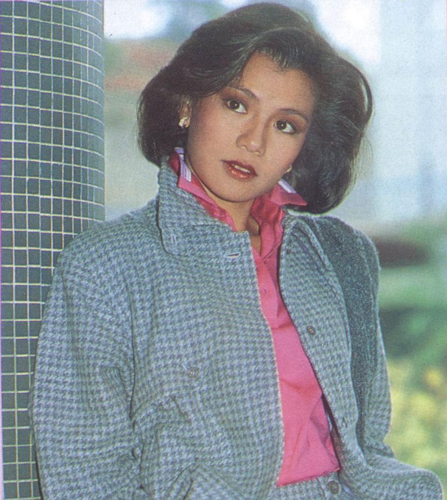 他一出生就在荧幕上留下婴儿脚印,并参演粤语电影《金门女》.