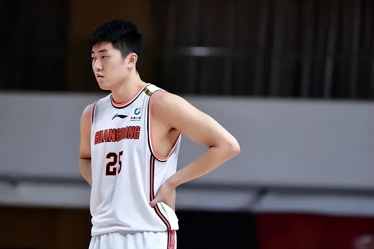 宝藏男孩 张皓嘉:看起来平平无奇,但经常会有一些亮眼表现_广东队