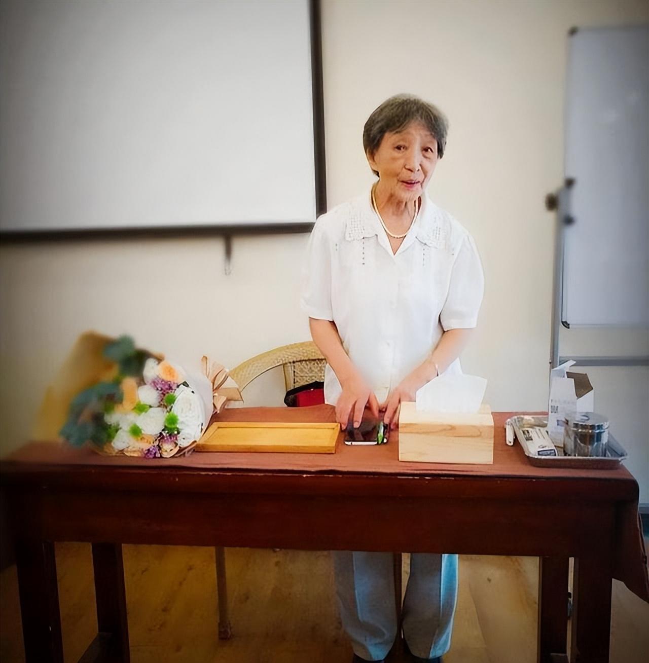 万方琴:针灸临床50年,因取穴少,疗效快,被患者尊为"万一针"_治疗_穴位